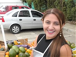 CARNE DEL MERCADO - bodacious Colombian new-comer plumbed deep