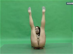 thick jugs Nicole on the green screen spreading