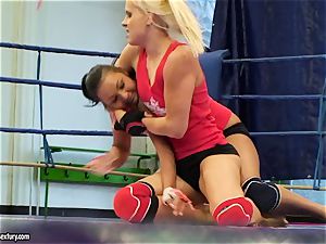 Brandy sneer grapple with a hotty babe inside the ring